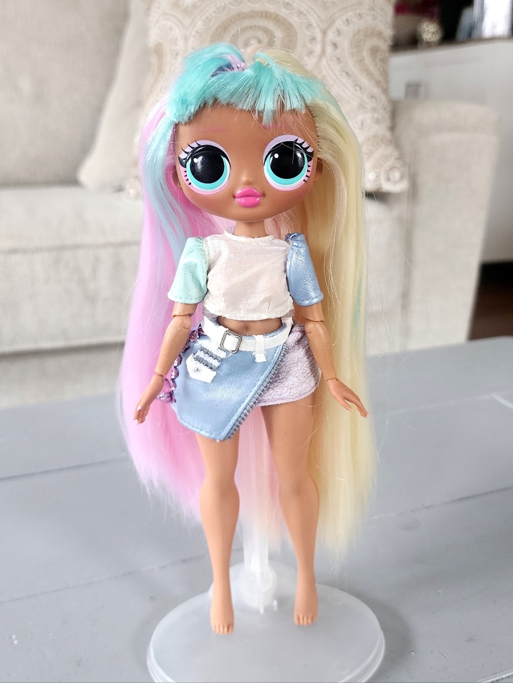 MGA Lol Surprise OMG! Candylicious Doll Pastel Colors Cutie